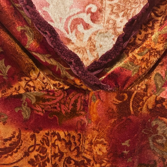 Chic Women's Red and Gold Blouse - Picture 9 of 9